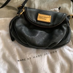 The perfect size bag for going out! 100% REAL Marc Jacobs Crossbody. All leather